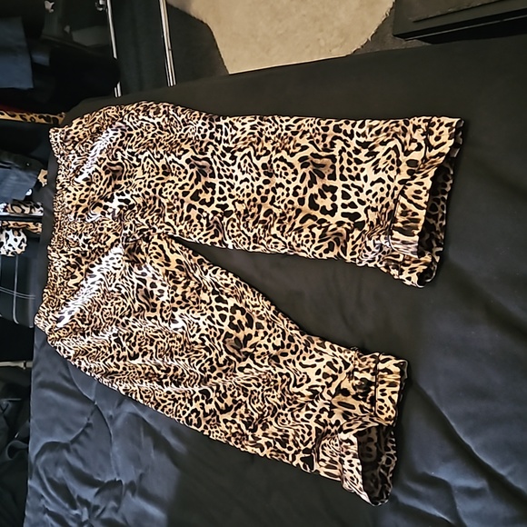 International concepts Cheetah print pajamas set - Picture 4 of 4